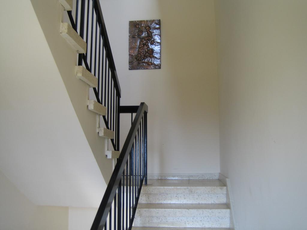 Chariandry Court Apartman Piszúri Kültér fotó